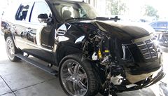 Woods�v nabouraný Cadillac Escalade